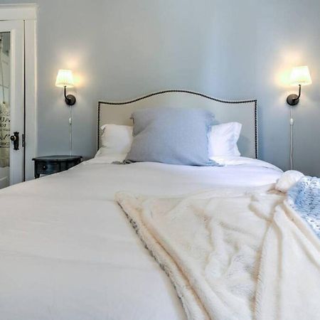 Elegant Colonial With Lovely Details And Character Memphis Exterior foto