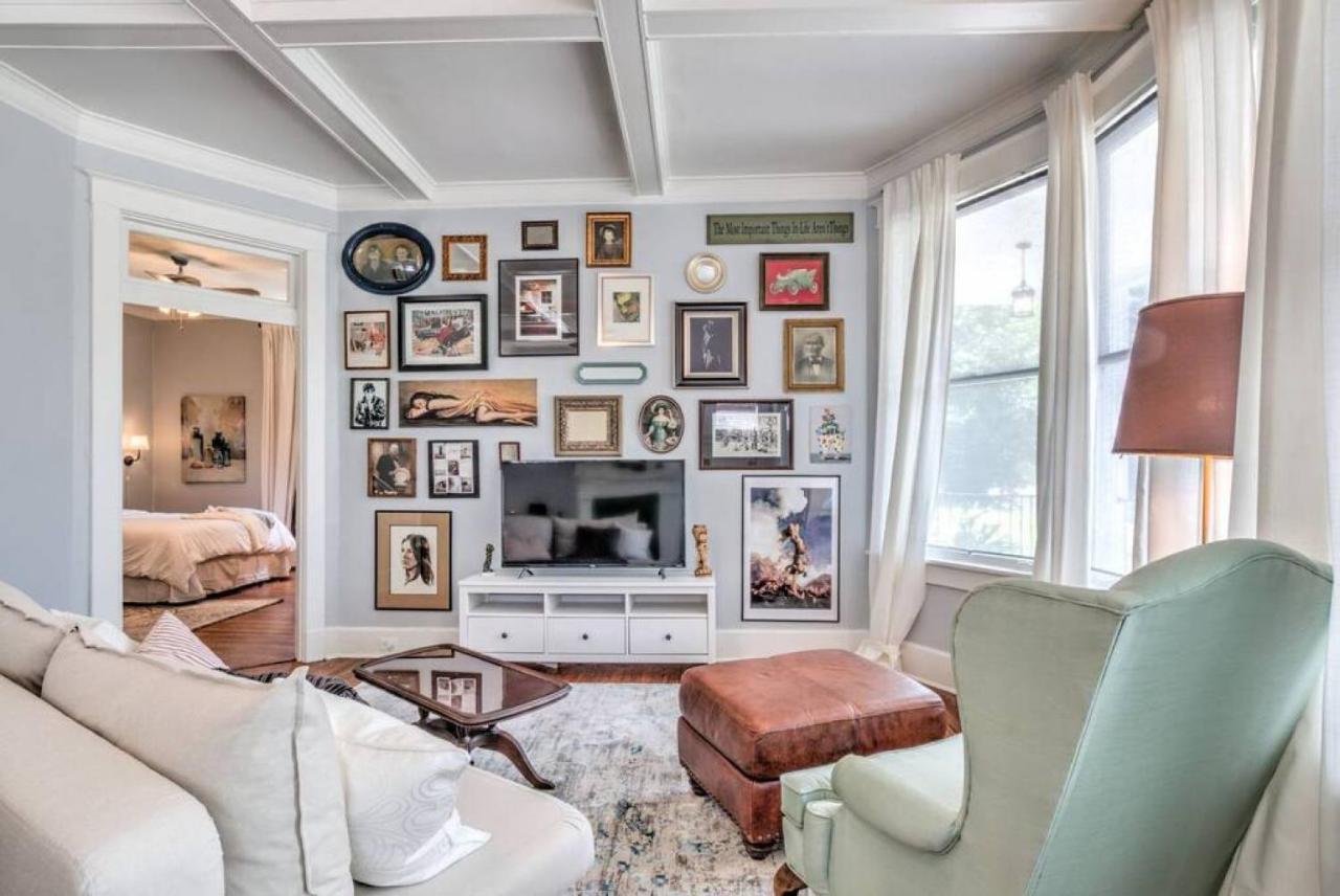 Elegant Colonial With Lovely Details And Character Memphis Exterior foto